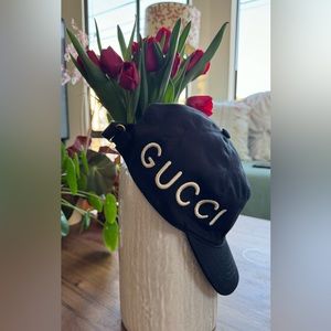Gucci LOVED hat in great condition with dust bag